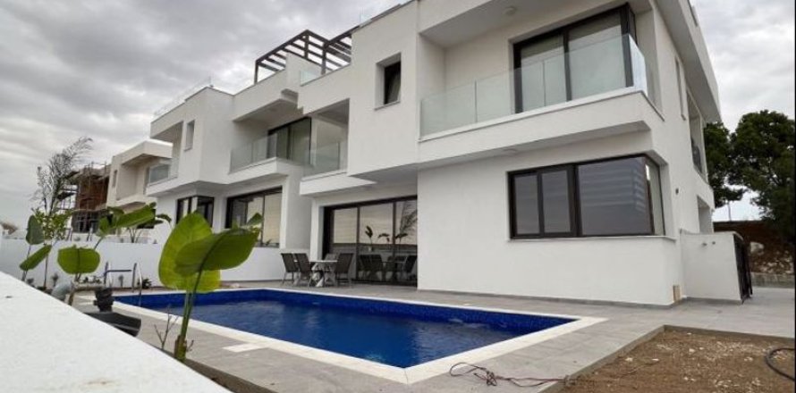 3 bedrooms Villa in Pyla, Cyprus No. 74674