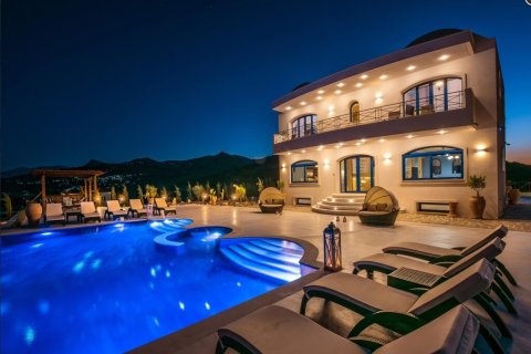 300m² Villa in Heraklion, Greece No. 56982 1