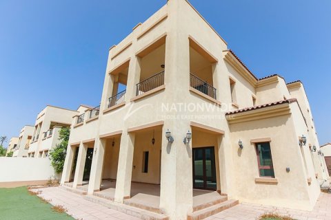 5 bedrooms Villa in Abu Dhabi, UAE No. 4088 1