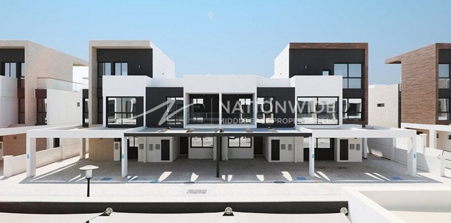 3 dormitorios Townhouse en Abu Dhabi, UAE No. 4086