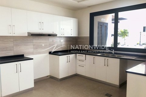 5 bedrooms Townhouse in Abu Dhabi, UAE No. 4087 5