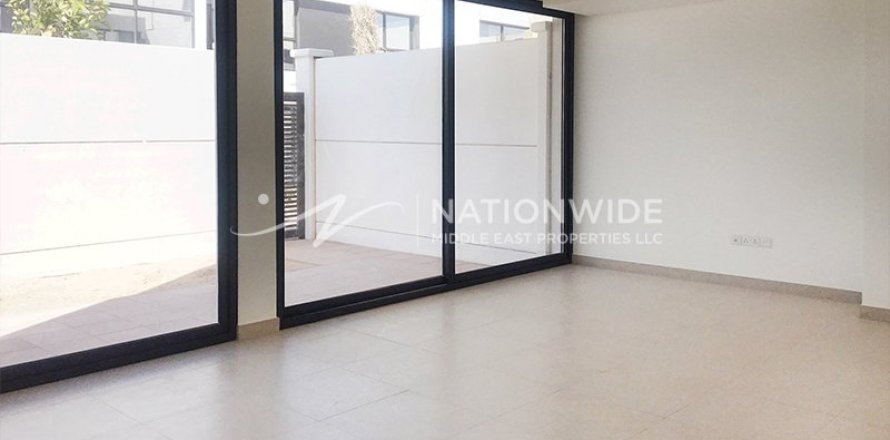 5 bedrooms Townhouse in Abu Dhabi, UAE No. 4087