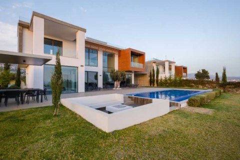 4 bedrooms House in Pegeia, Cyprus No. 74496 1