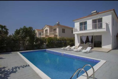 4 dormitorios House en Mazotos, Cyprus No. 74497 1