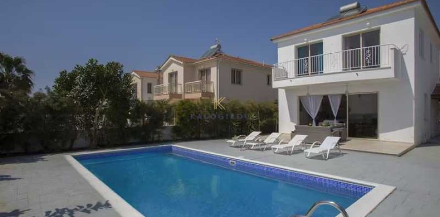 4 dormitorios House en Mazotos, Cyprus No. 74497