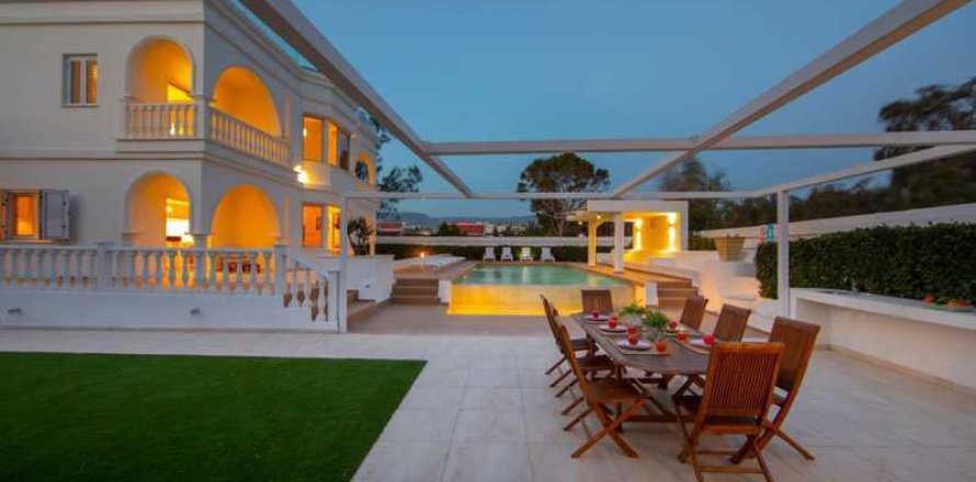 7 bedrooms Villa in Pegeia, Cyprus No. 74494