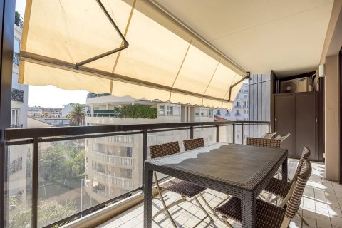 2 dormitorios Apartment en Cannes, France No. 68017 3