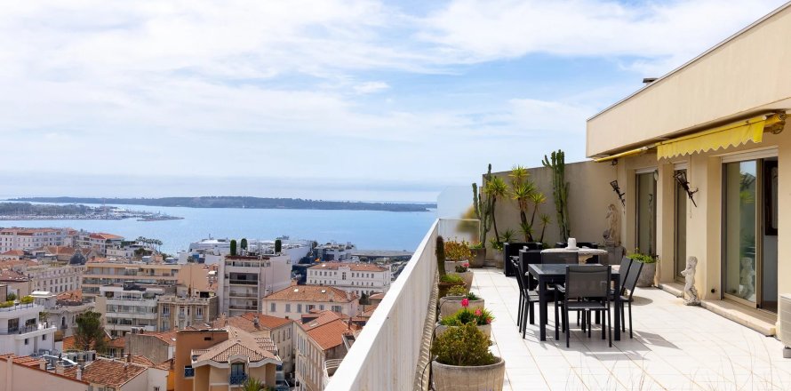 3 dormitorios Apartment en Cannes, France No. 68013