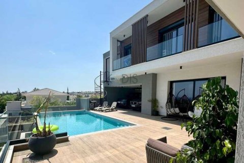 5 bedrooms Villa in Germasogeia, Cyprus No. 76229 1