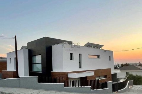 5 bedrooms Villa in Germasogeia, Cyprus No. 76229 4