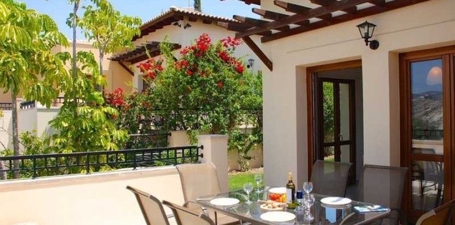 3 bedrooms Villa in Paphos, Cyprus No. 76226