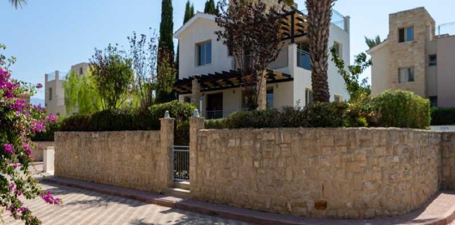 3 bedrooms Villa in Polis, Cyprus No. 65503