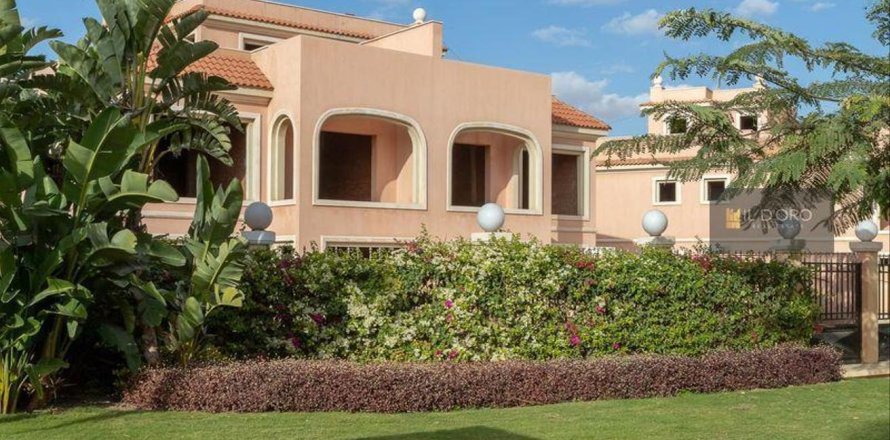 6 bedrooms Villa in Al Shorouk City, Egypt No. 39027