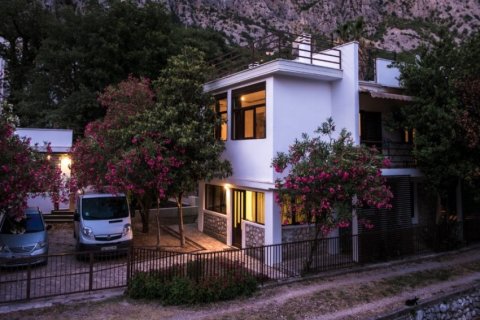 4 bedrooms House in Kotor, Montenegro No. 66859 2