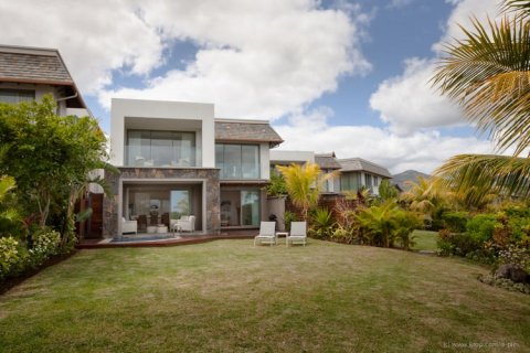 4 bedrooms Villa in Riviere Noire, Mauritius No. 60965 3