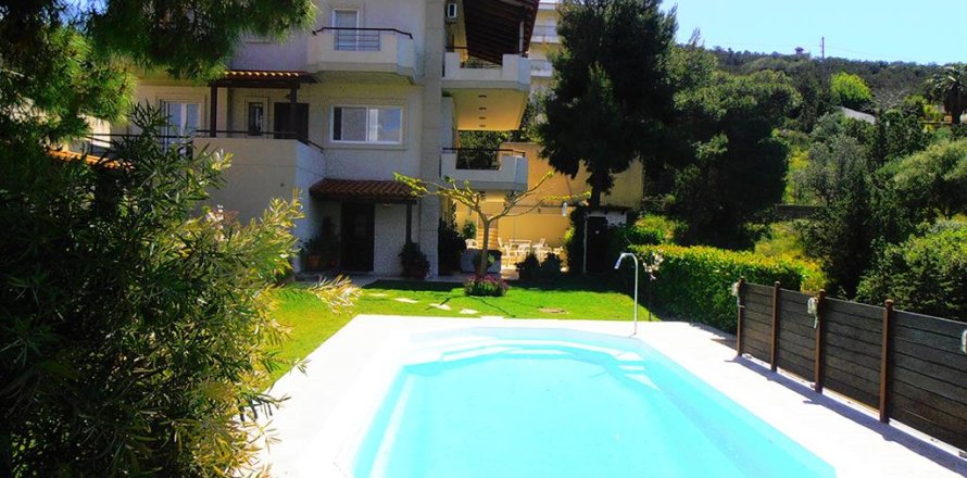 5 bedrooms Villa in West Athens, Greece No. 60431