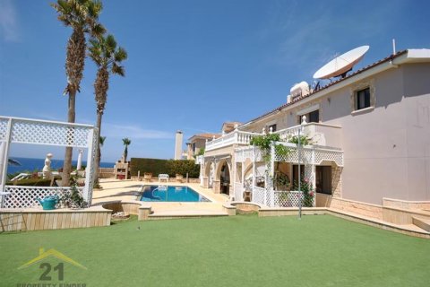 5 bedrooms Villa in Paphos, Cyprus No. 39169 1