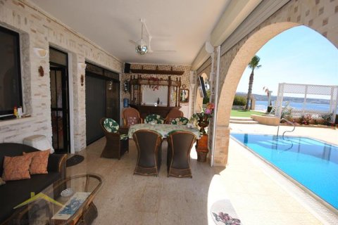 5 bedrooms Villa in Paphos, Cyprus No. 39169 8