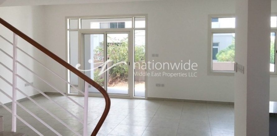 2 bedrooms Townhouse in Al Ghadeer, UAE No. 3286