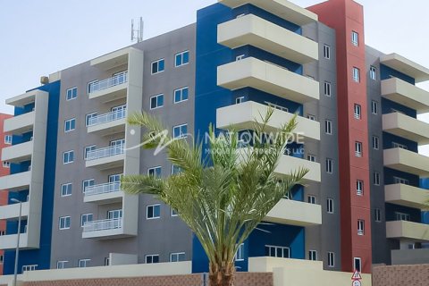 3 dormitorios Apartment en Al Reef, UAE No. 3282 1