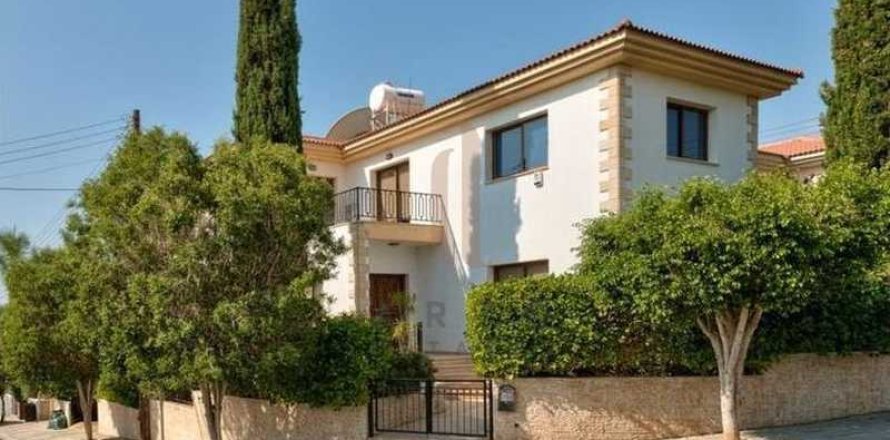 3 bedrooms Villa in Germasogeia, Cyprus No. 75806