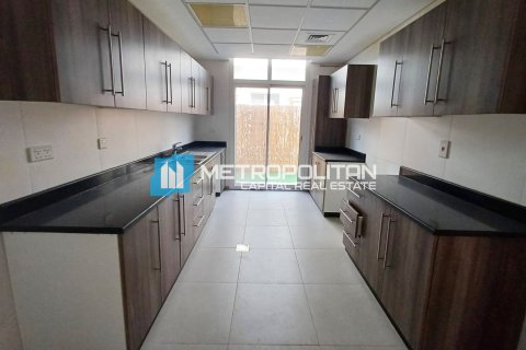 4 bedrooms Townhouse in Khalifa City, UAE No. 6702 5