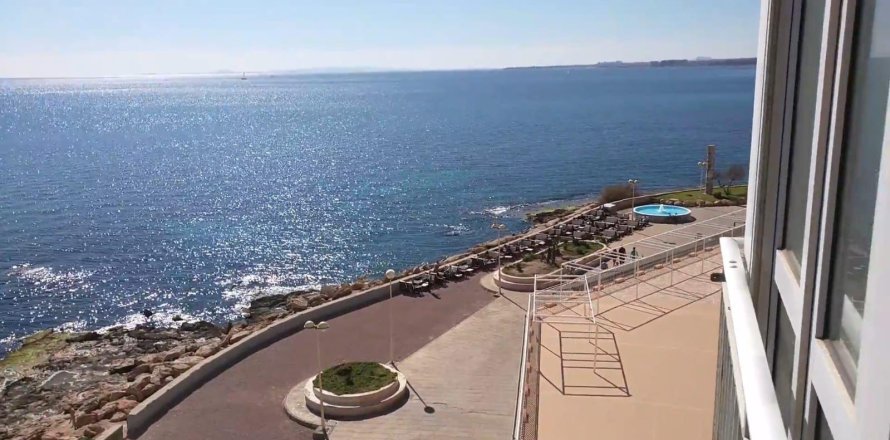 4 bedrooms Apartment in Torrevieja, Spain No. 27853