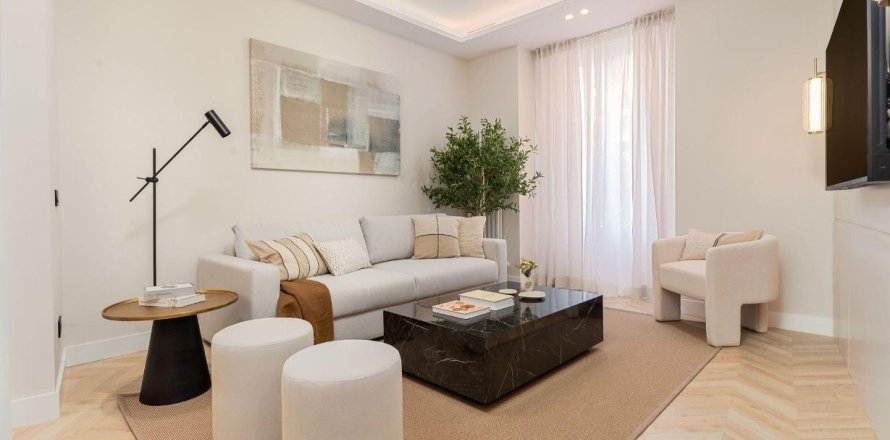 3 bedrooms Apartment in Madrid, Spain No. 27504