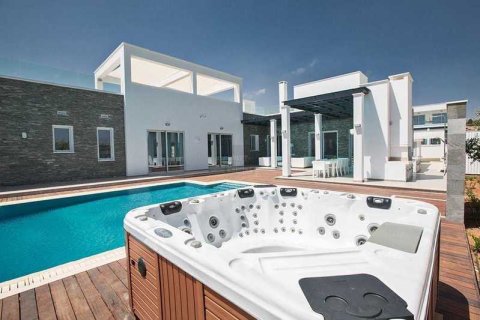 6 bedrooms House in Ayia Napa, Cyprus No. 28992 4