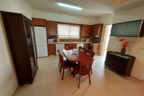 2 dormitorios Apartment en Germasogeia, Cyprus No. 53302 3