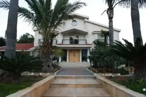 5 bedrooms House in Erimi, Cyprus No. 39688 1