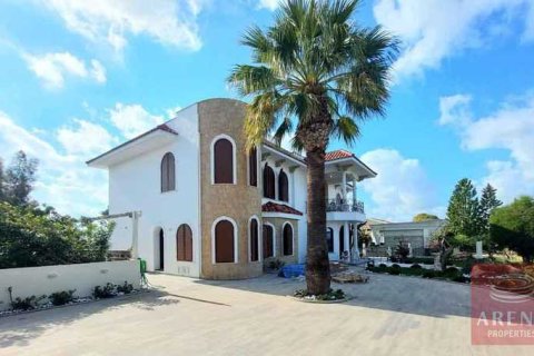 6 bedrooms Villa in Paralimni, Cyprus No. 31693 2