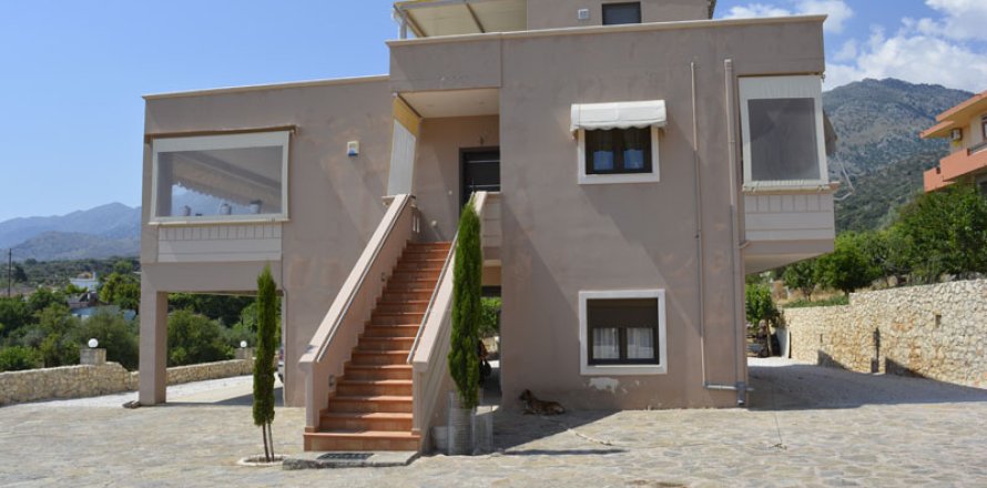 4 bedrooms House in Chania, Greece No. 24068