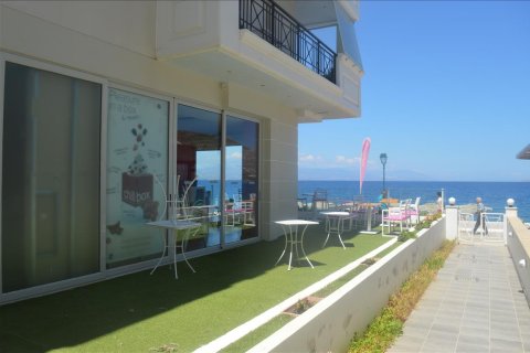 209m² Negocio en Loutraki, Greece No. 59146 3