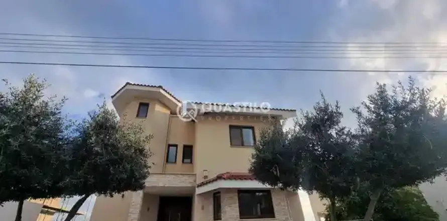 6 bedrooms House in Agios Athanasios, Cyprus No. 40184