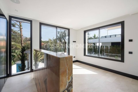 5 bedrooms Villa in Marbella, Spain No. 25718 17