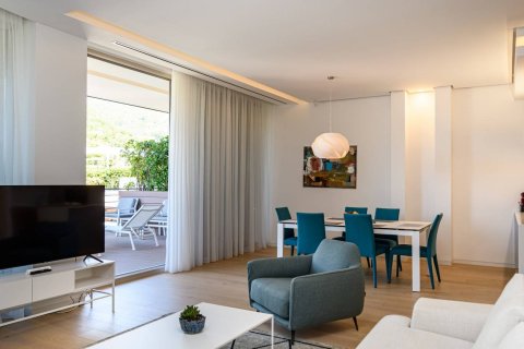 2 dormitorios Apartment en Budva, Montenegro No. 66982 3