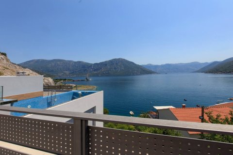 3 bedrooms Villa in Kotor, Montenegro No. 66964 1