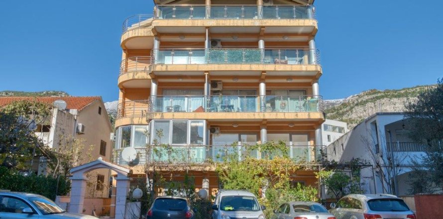 2 dormitorios Apartment en Budva, Montenegro No. 62389