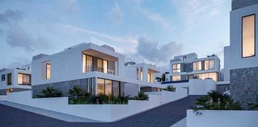 3 bedrooms House in Germasogeia, Cyprus No. 77140