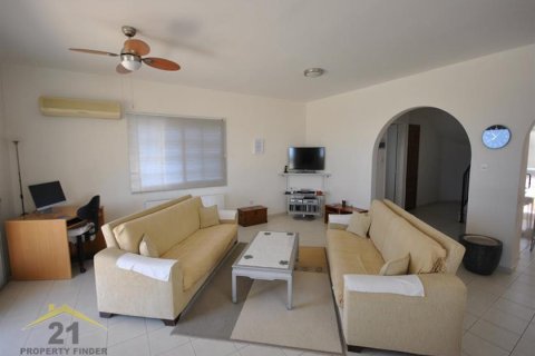 3 bedrooms Villa in Pegeia, Cyprus No. 39128 4