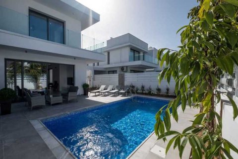 4 bedrooms House in Larnaca, Cyprus No. 30696 1