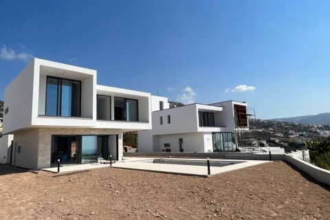 4 bedrooms Villa in Pegeia, Cyprus No. 63455 1