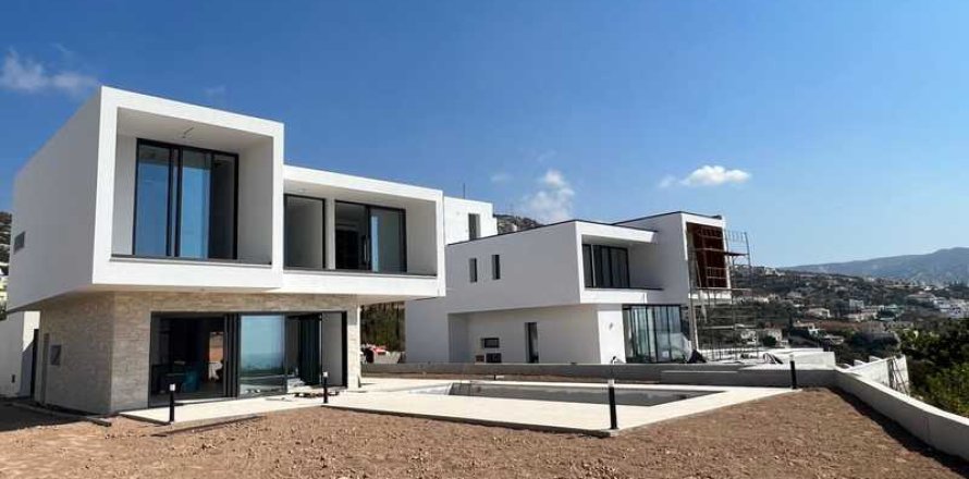 4 bedrooms Villa in Pegeia, Cyprus No. 63455