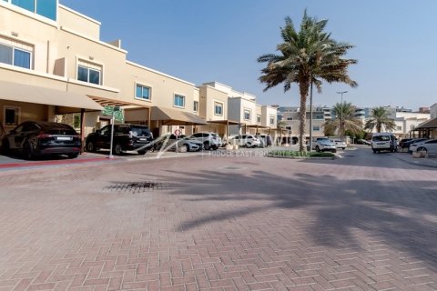 5 dormitorios Villa en Abu Dhabi, UAE No. 4147 8