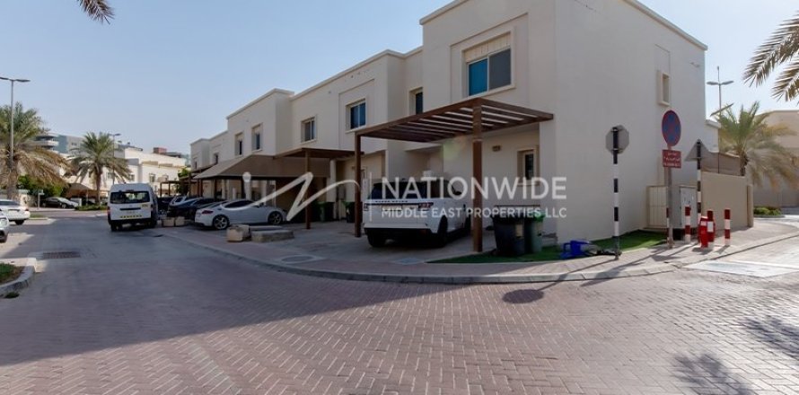 5 bedrooms Villa in Abu Dhabi, UAE No. 4147