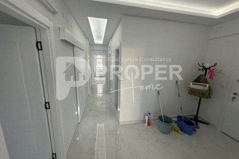 4 rooms Appartement à Muratpasa, Turkey No. 10861 3