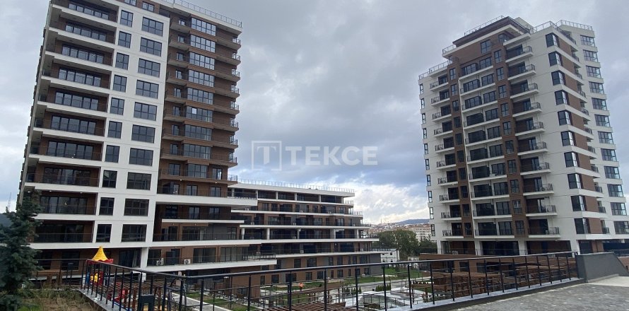 3+1 Apartment in Istanbul, Turkey No. 11190