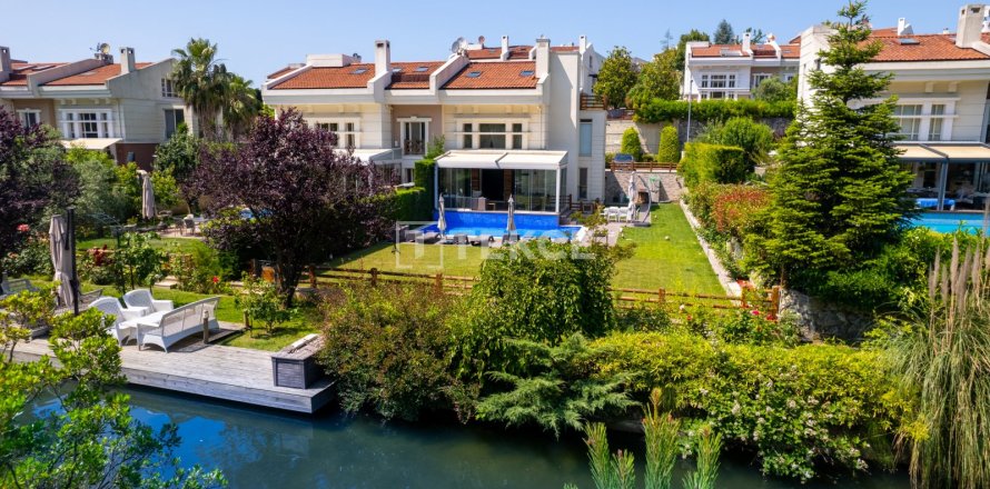 6+1 Villa in Istanbul, Turkey No. 14326