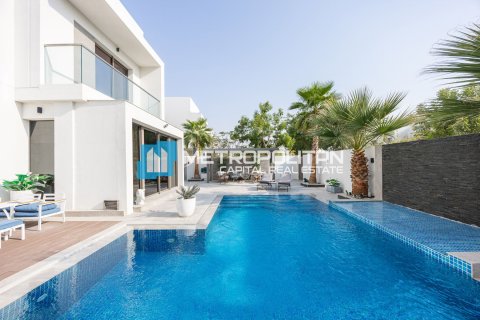 4 dormitorios Villa en  Yas Island, UAE No. 9448 10